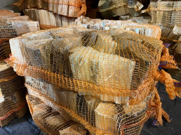 Brennholz 8Kg Sack einzeln und auf Palette (40 Sack)